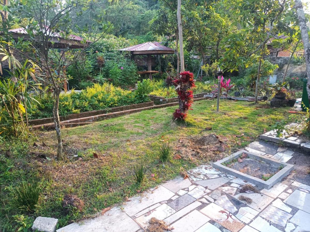 Gabelo Guest House Bukittinggi Extérieur photo